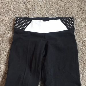 VS Pink studded yoga pants 3/4 length